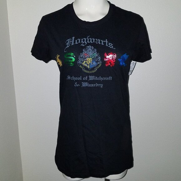 NWT Harry Potter School Crests Houses Hogwarts Tee Junior's XL Wizarding World - Picture 1 of 8